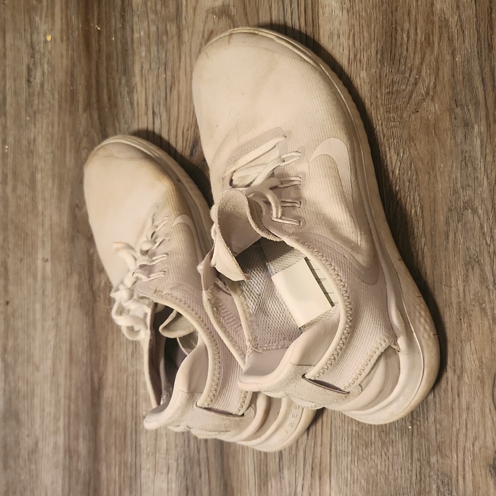 Nike tennis shoes